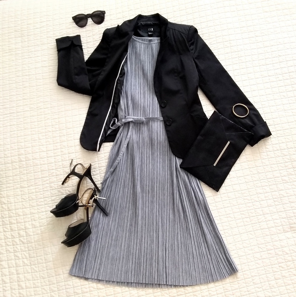 NWOT Uniqlo pintuck gray dress